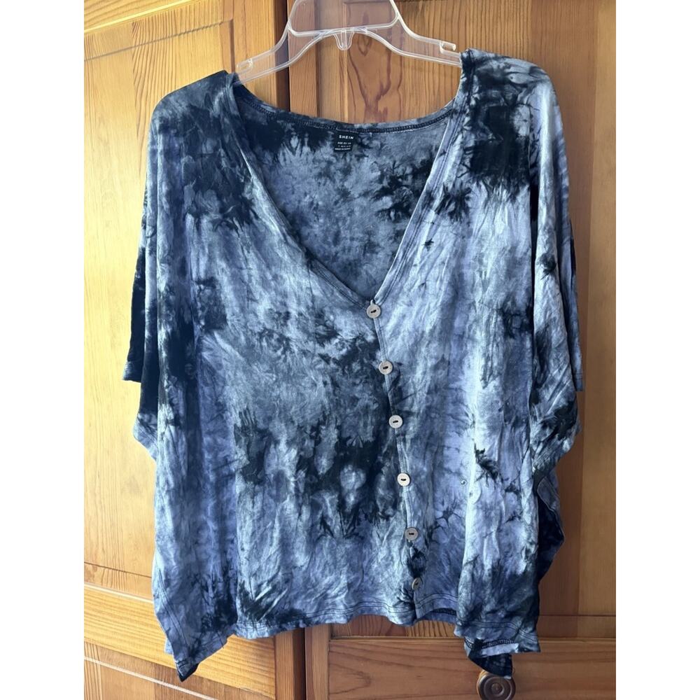 Shein Black And White Tie Dye V- Neck Dolmen Shirt Size L